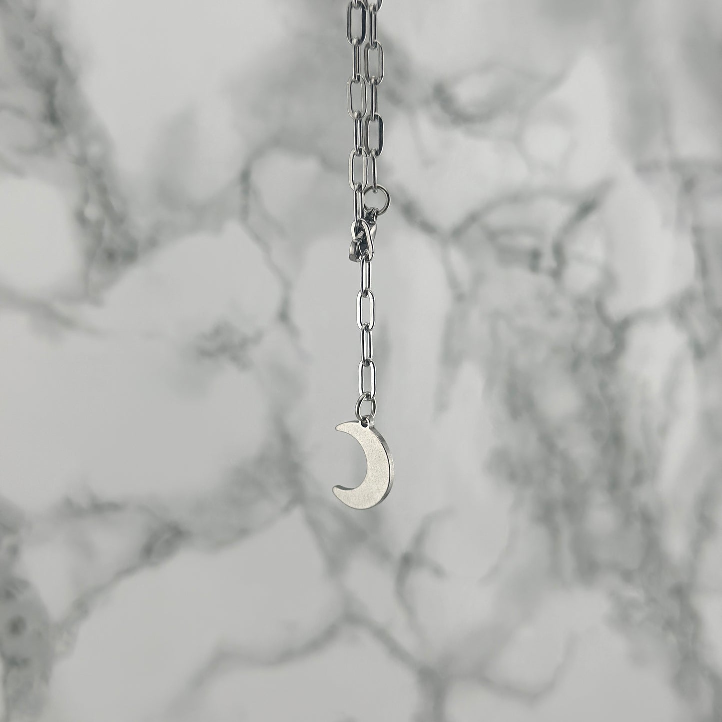 Cadena lunar con grillete de plata